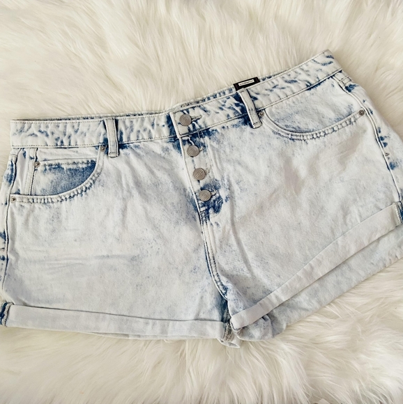 No Boundaries white wash shorts - Picture 1 of 5